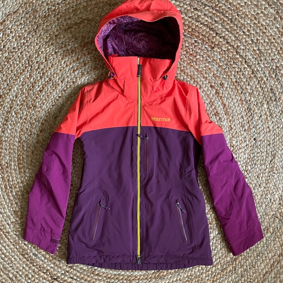 Tech ski jacket built for long days on the mountain. In excellent condition. - Picture 3 of 12